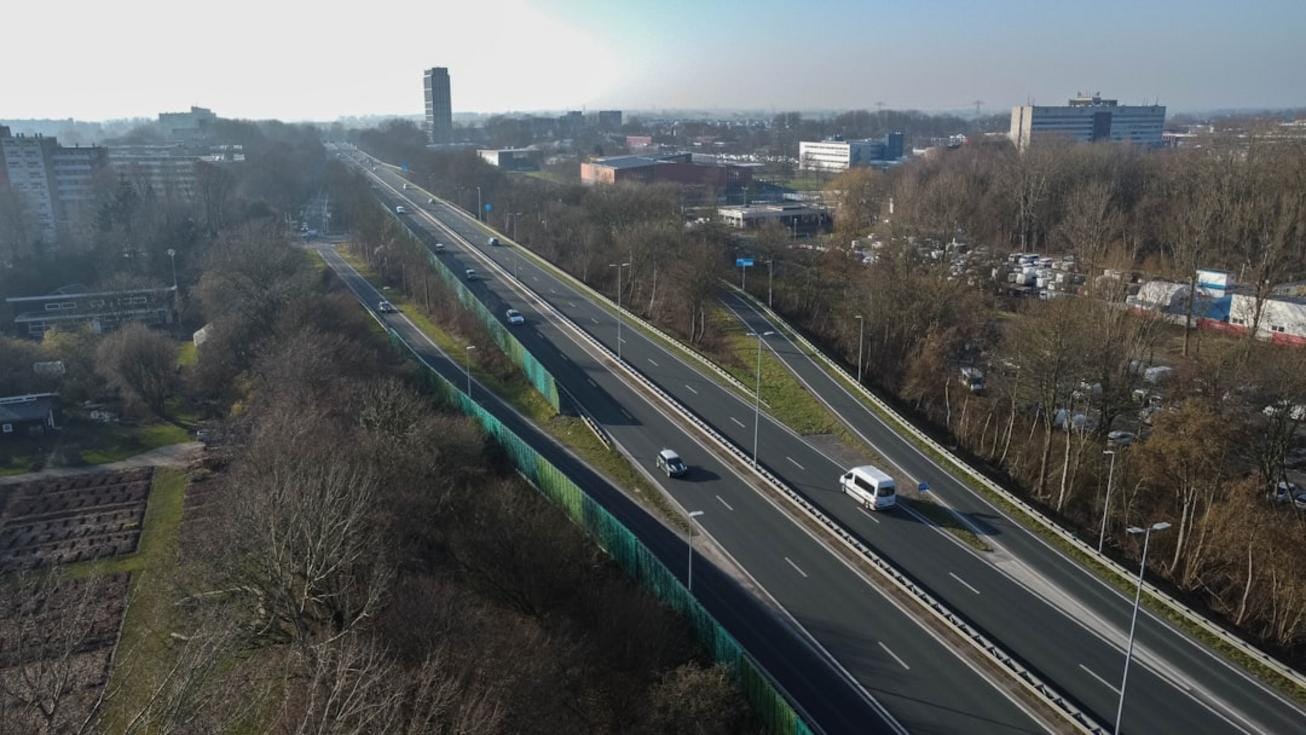Alanya Atatürk Caddesi’nde altyapı ve asfalt çalışmalarını gösteren görsel