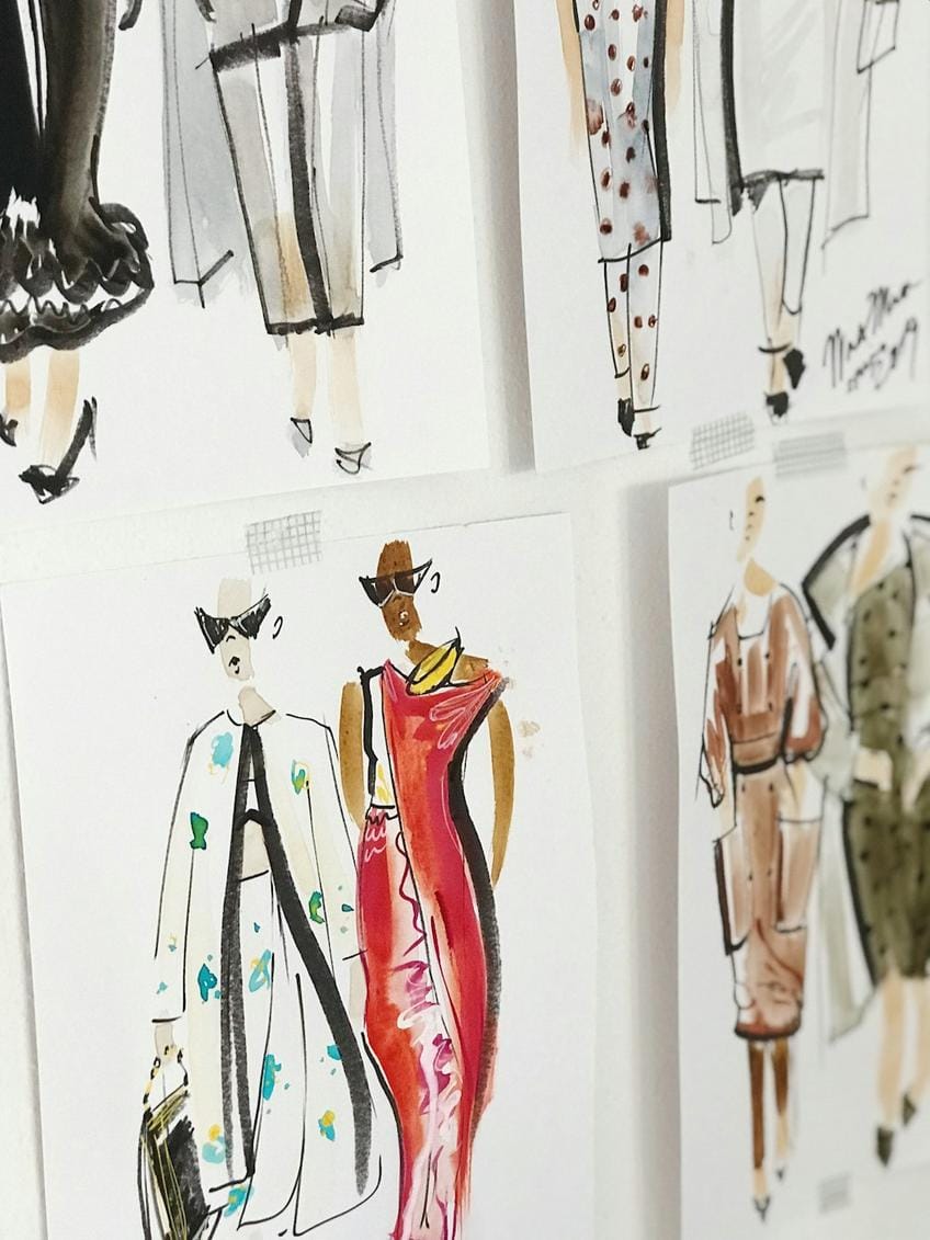 modern Türk moda tasarımı ve perakende mağazası, yenilikçi teknolojilerle donatılmış, yerel ve global trendlerin harmanlandığı bir ortam
